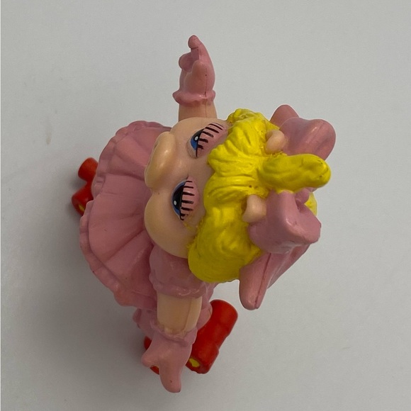 Vintage McDonald’s Miss Piggy Skating Figure Toy - Picture 7 of 9